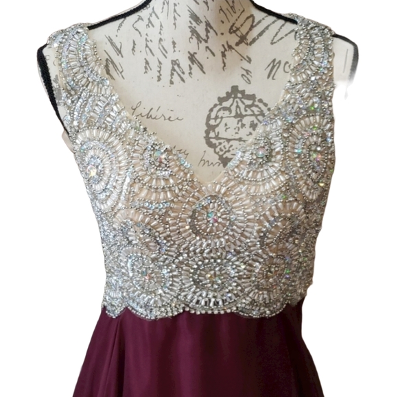 Dave & Johnny Dresses & Skirts - Dave and Johnny Formal Dress